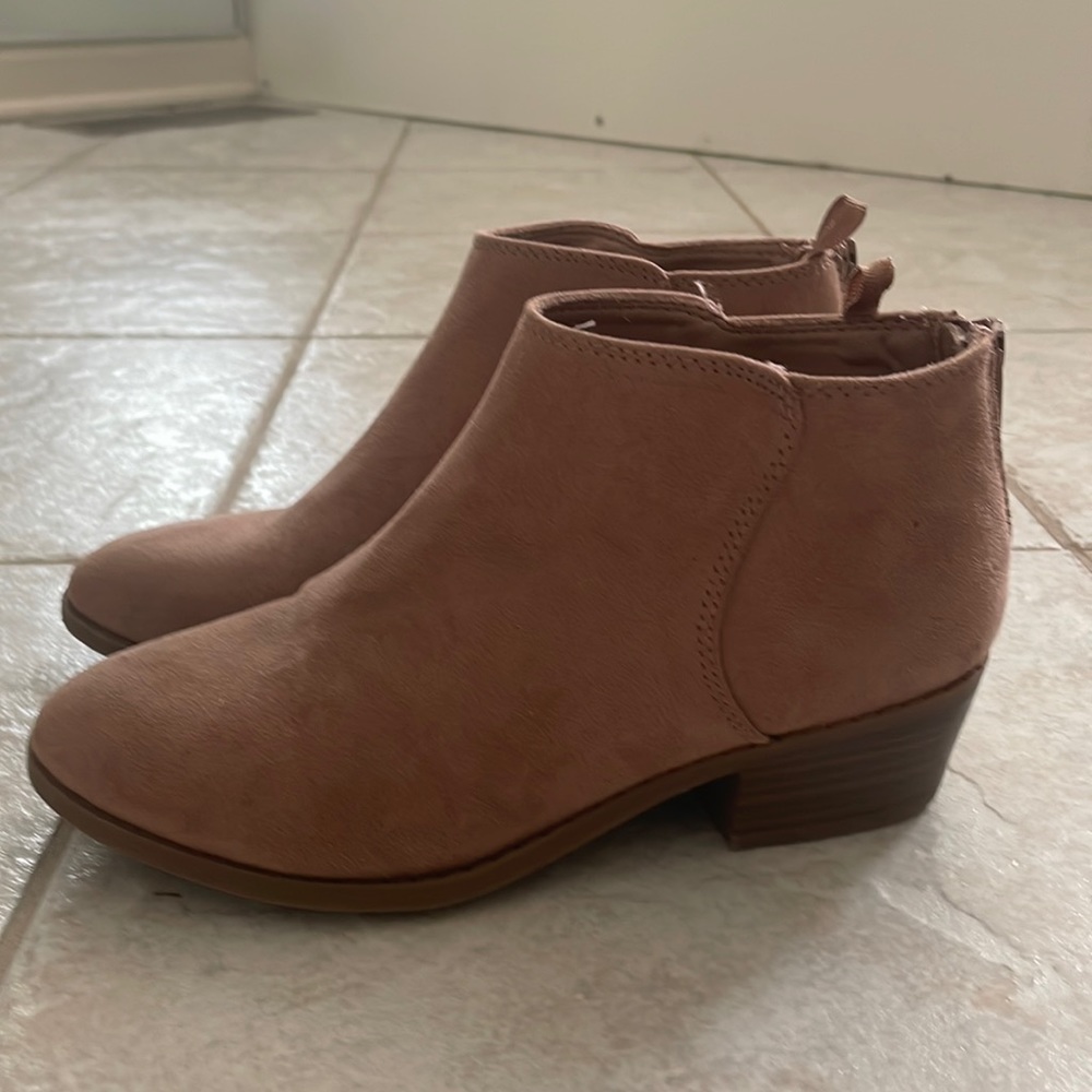 Big Girl (size 3) dusty pink booties (pre owned)